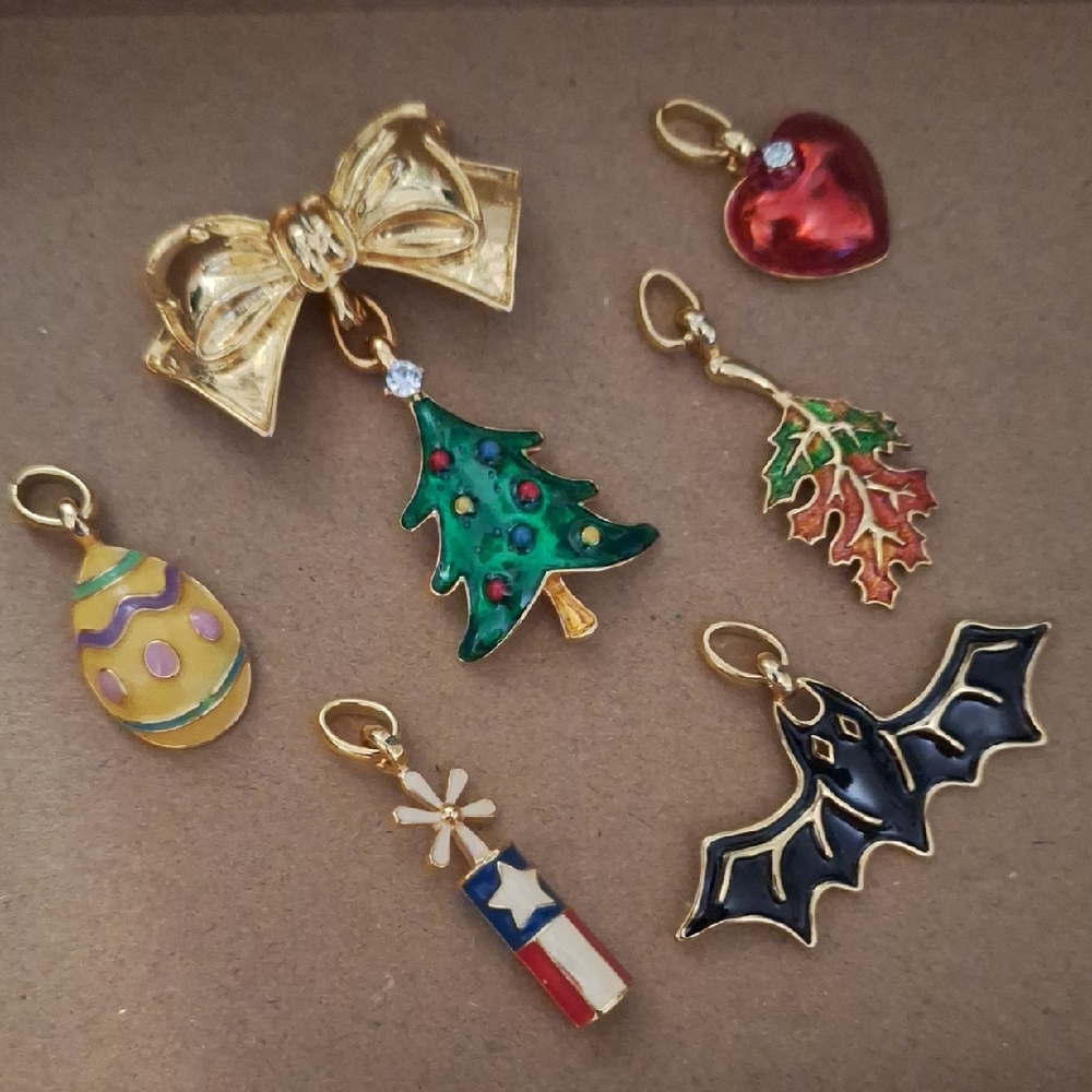 Sutton Court Vintage Brooch With Holidays Charms
